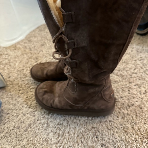 Ugg size 8 Brown Shearling-Lined Women's Boots - Picture 2 of 5